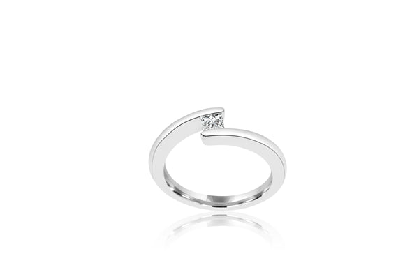 18k White Gold X-over Princess Cut Solitaire Diamond Ring